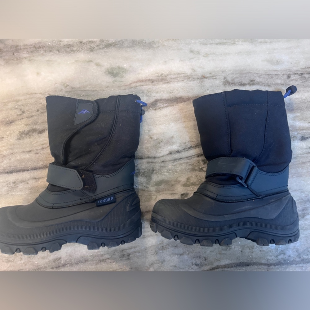 Tundra Snow / Ski Boots - size 3